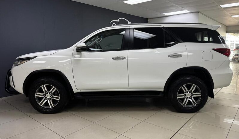 
								2019 Toyota Fortuner 2.4GD-6 R/B Auto full									