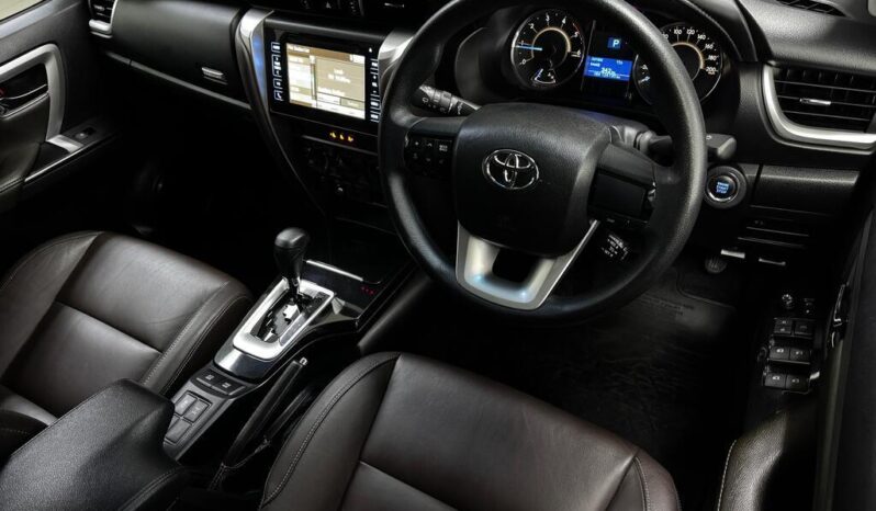 
								2019 Toyota Fortuner 2.4GD-6 R/B Auto full									