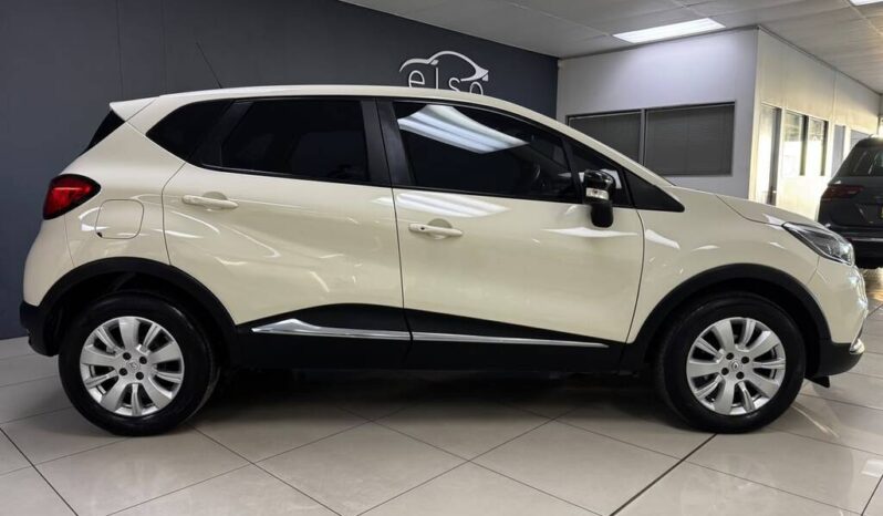 
								2017 Renault Captur 900T Expression 5dr (66kw) full									
