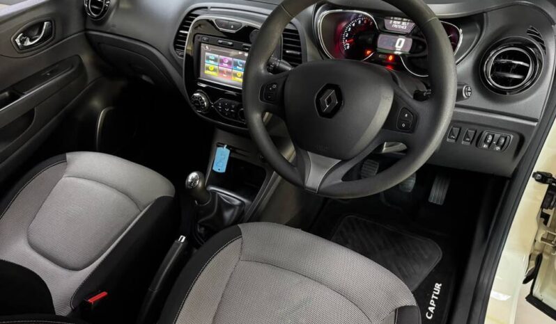 
								2017 Renault Captur 900T Expression 5dr (66kw) full									