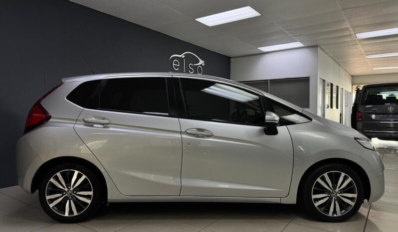 
								2016 Honda Jazz 1.5 Dynamic full									