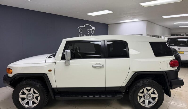 
								2017 Toyota Land Cruiser FJ 4.0 V6 Cruiser full									