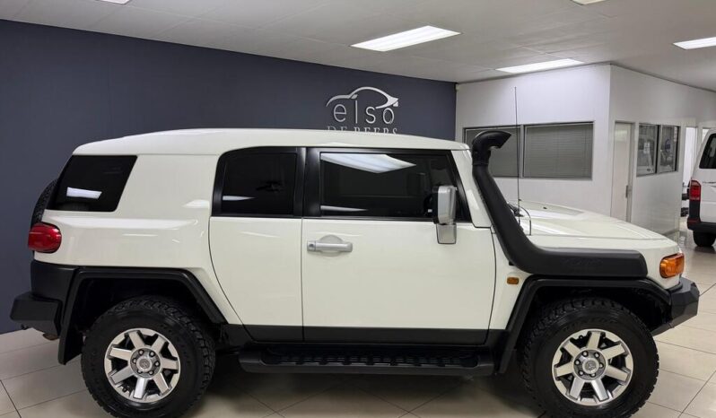 
								2017 Toyota Land Cruiser FJ 4.0 V6 Cruiser full									