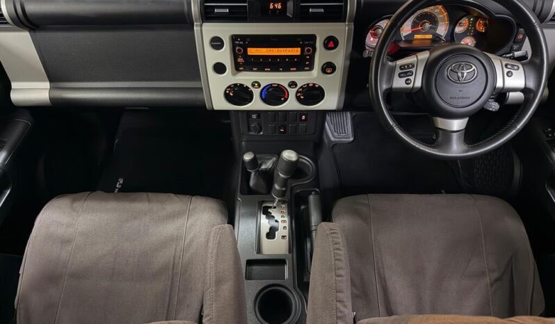 
								2017 Toyota Land Cruiser FJ 4.0 V6 Cruiser full									