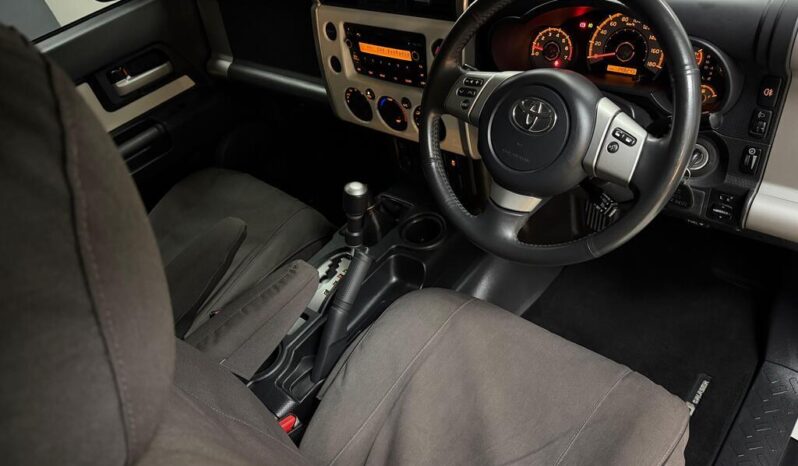 
								2017 Toyota Land Cruiser FJ 4.0 V6 Cruiser full									