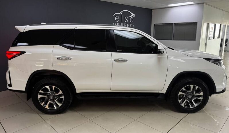 
								2025 Toyota Fortuner 2.4GD-6 4X4 Auto full									