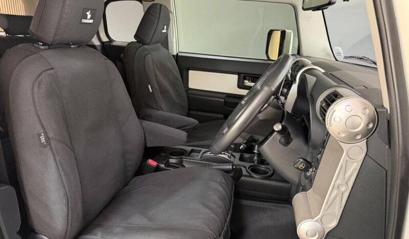 
								2020 Toyota Land Cruiser FJ 4.0 V6 Cruiser full									