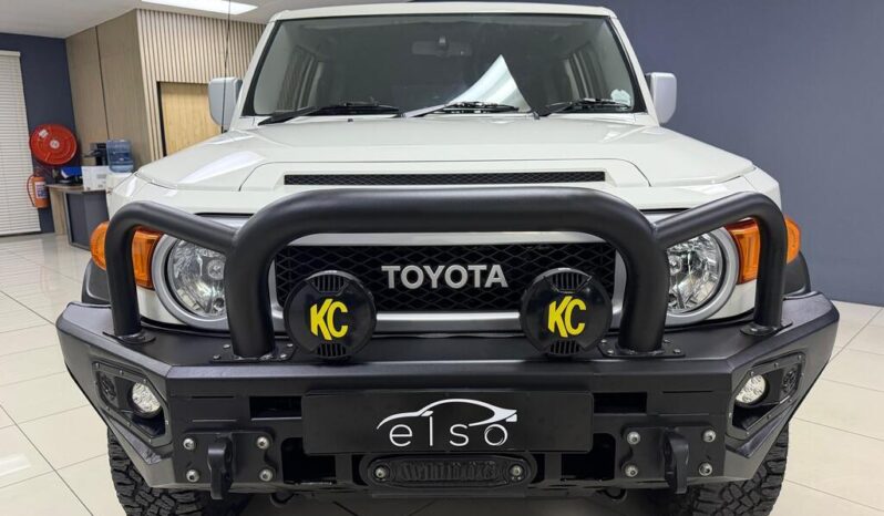 
								2020 Toyota Land Cruiser FJ 4.0 V6 Cruiser full									