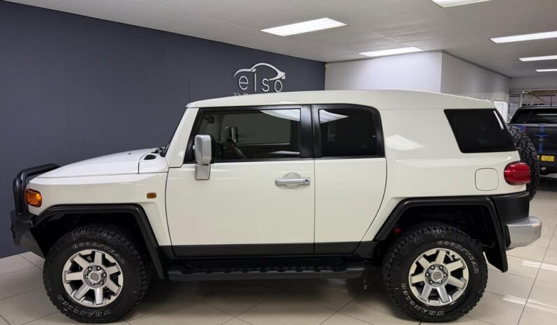 
								2020 Toyota Land Cruiser FJ 4.0 V6 Cruiser full									