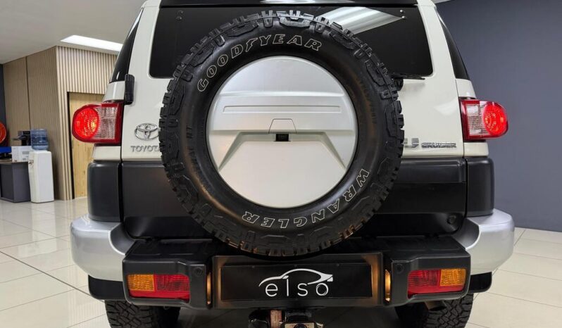 
								2020 Toyota Land Cruiser FJ 4.0 V6 Cruiser full									
